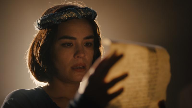 Shannyn Sossamon as "Liz Beth" in Ghost Light